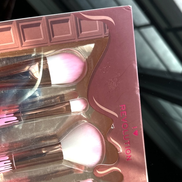 I 🤎 Revolution Melt Me Chocolate Brush Set - Picture 4 of 4